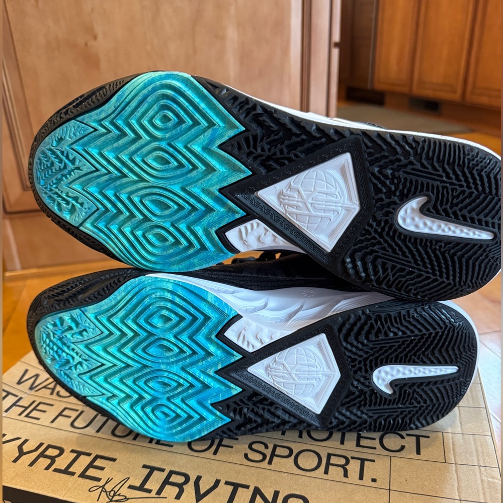 Nike Kyrie 8 Men's Shoes - Black/Gray - Picture 5 of 6